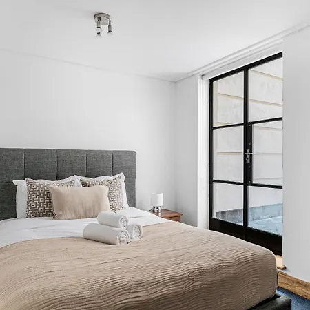 Heart Of Holborn - 2Br With Patio - Cityapartmentstay London Exterior photo