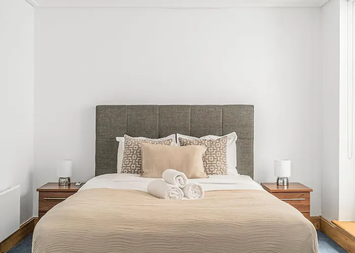 Heart Of Holborn - 2Br With Patio - Cityapartmentstay